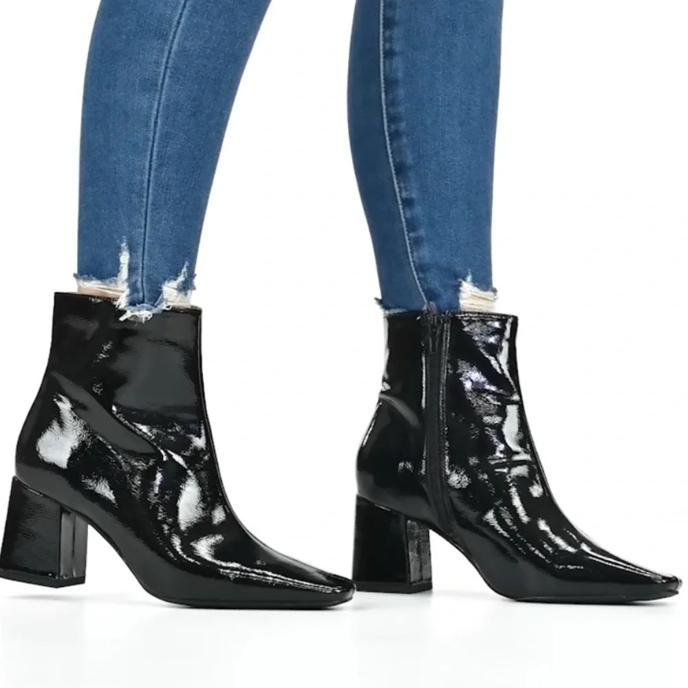 Journee Collection Glossy Black Ankle Booties size 8